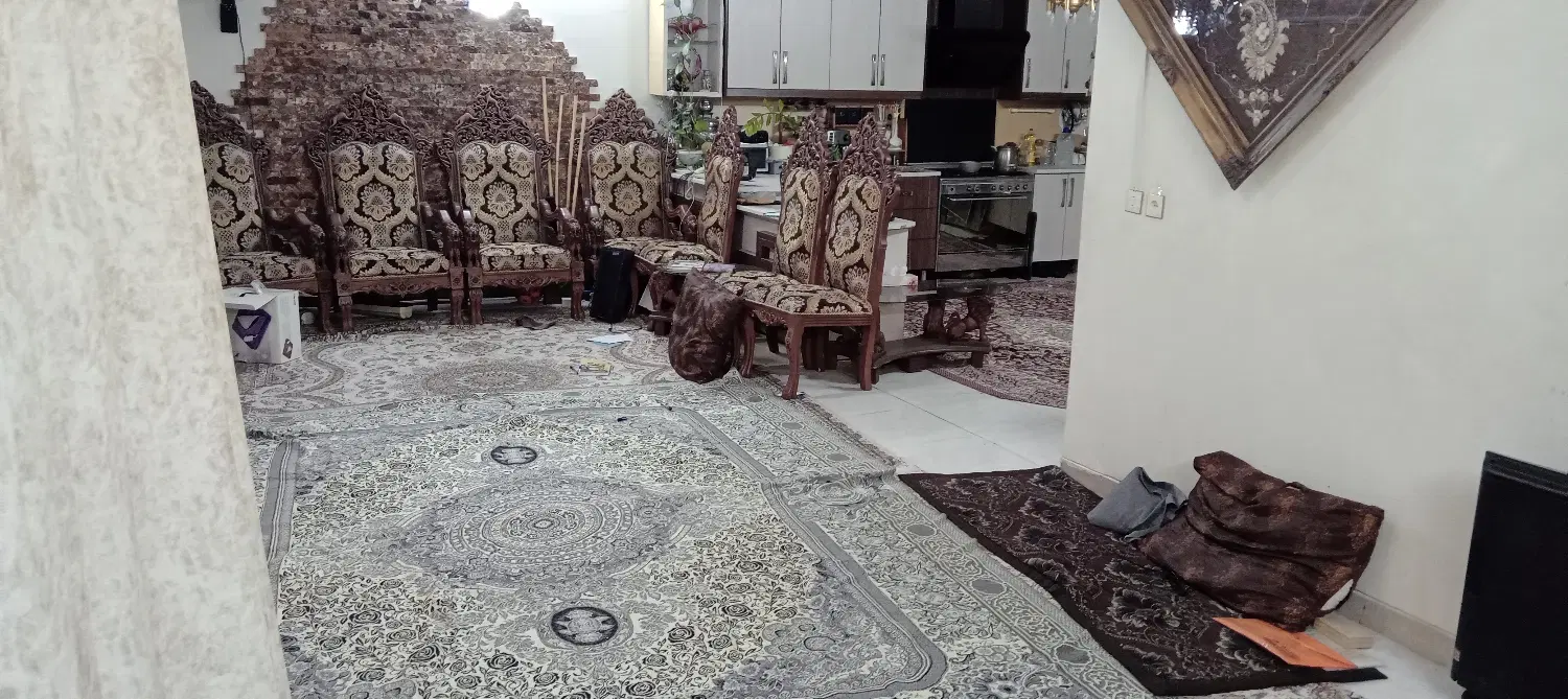 آپارتمان همکف ۱۰۲ متری با حیاط اختصاصی