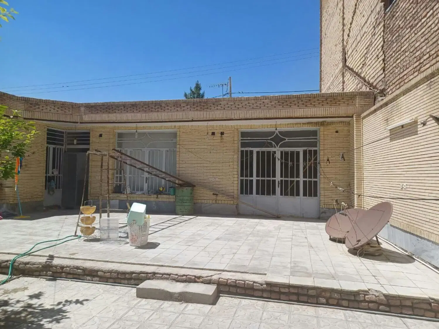 زمین فروشی