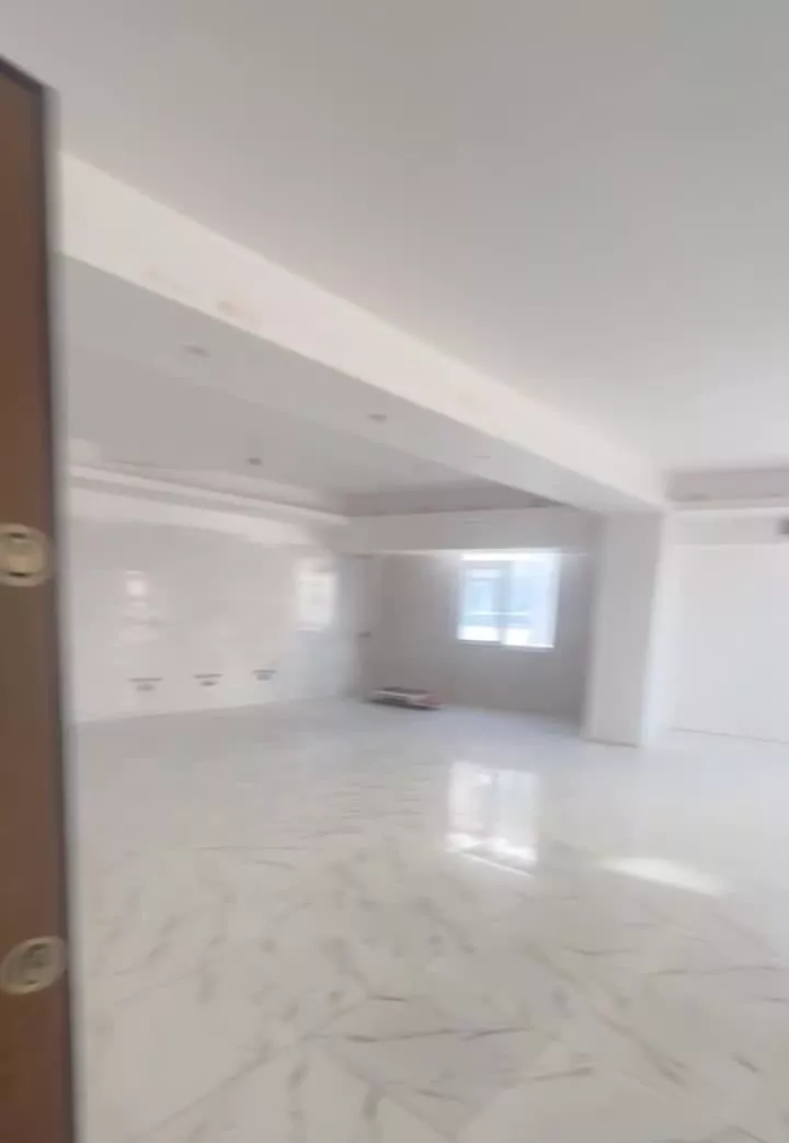 ۲۰۸ متر نوساز با پارکینگ انباری