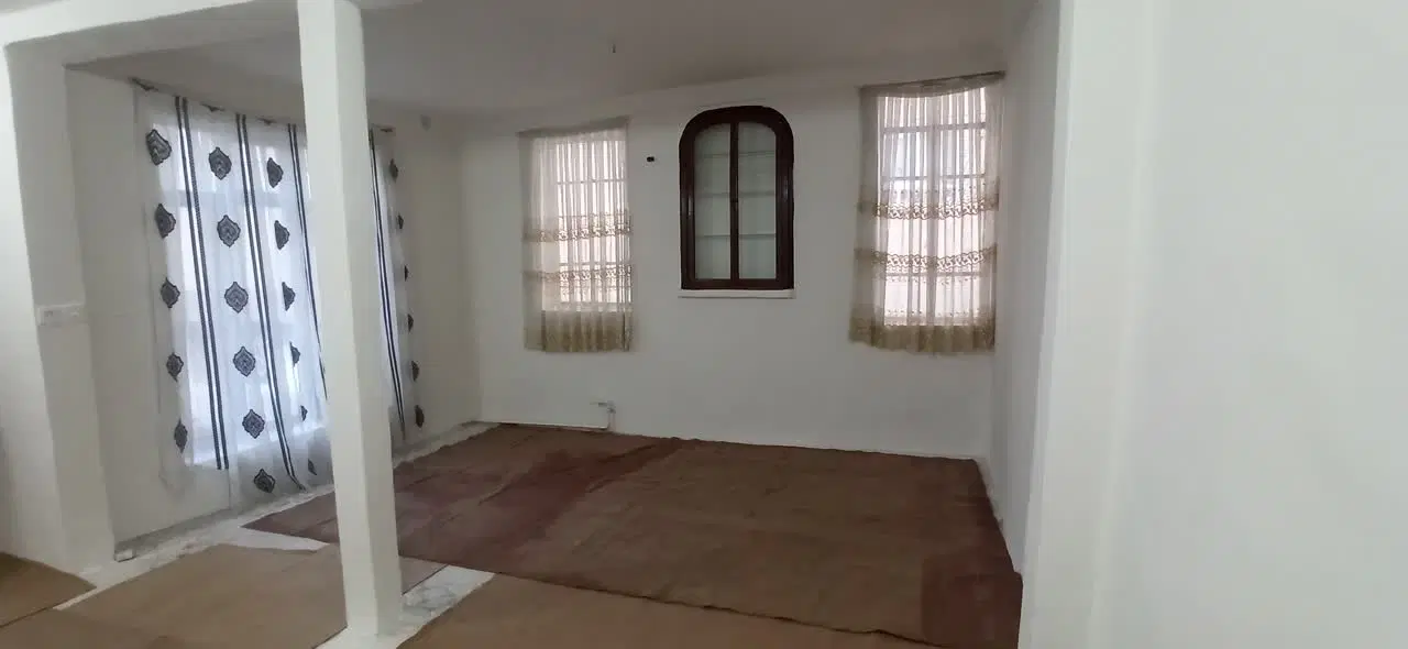 رهن واجاره دربست حیاط دو طبقه