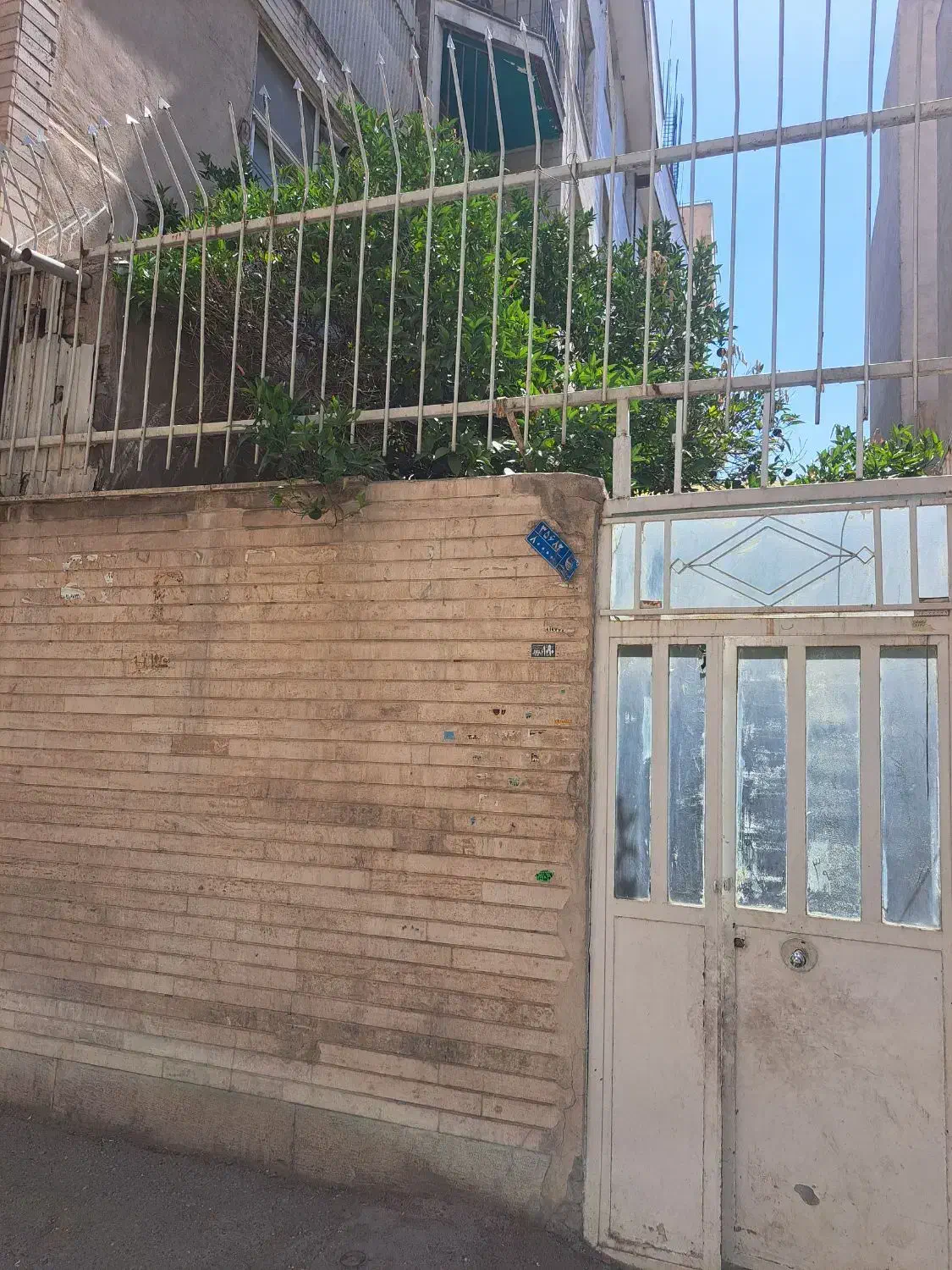 عارف شمالی۵۰متر +۲۵متر حیاط اختصاصی ماشین رو