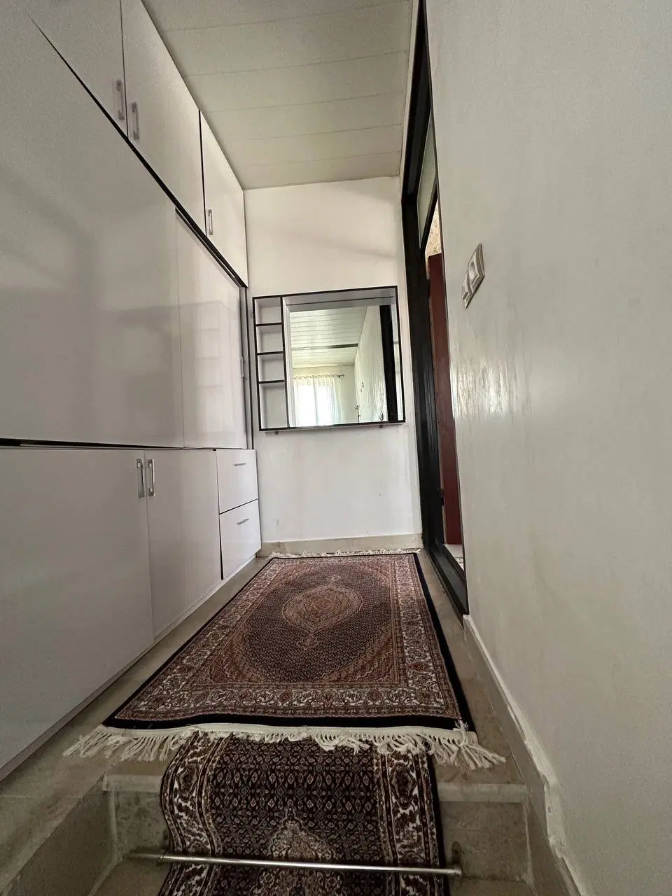 فروش خانه ۳ طبقه بر خیابان دو نبش