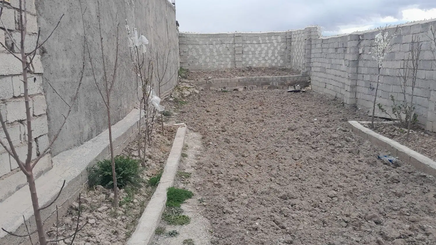زمین چهار دیواری