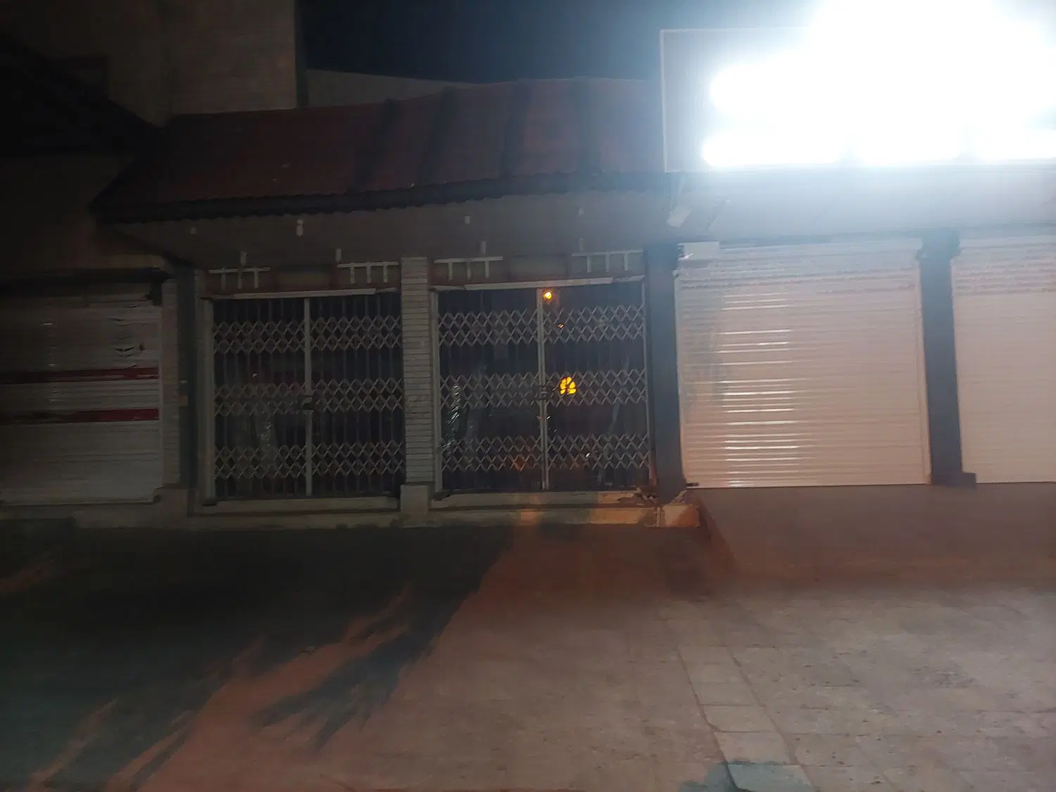 مغازه بزرگ تجاری