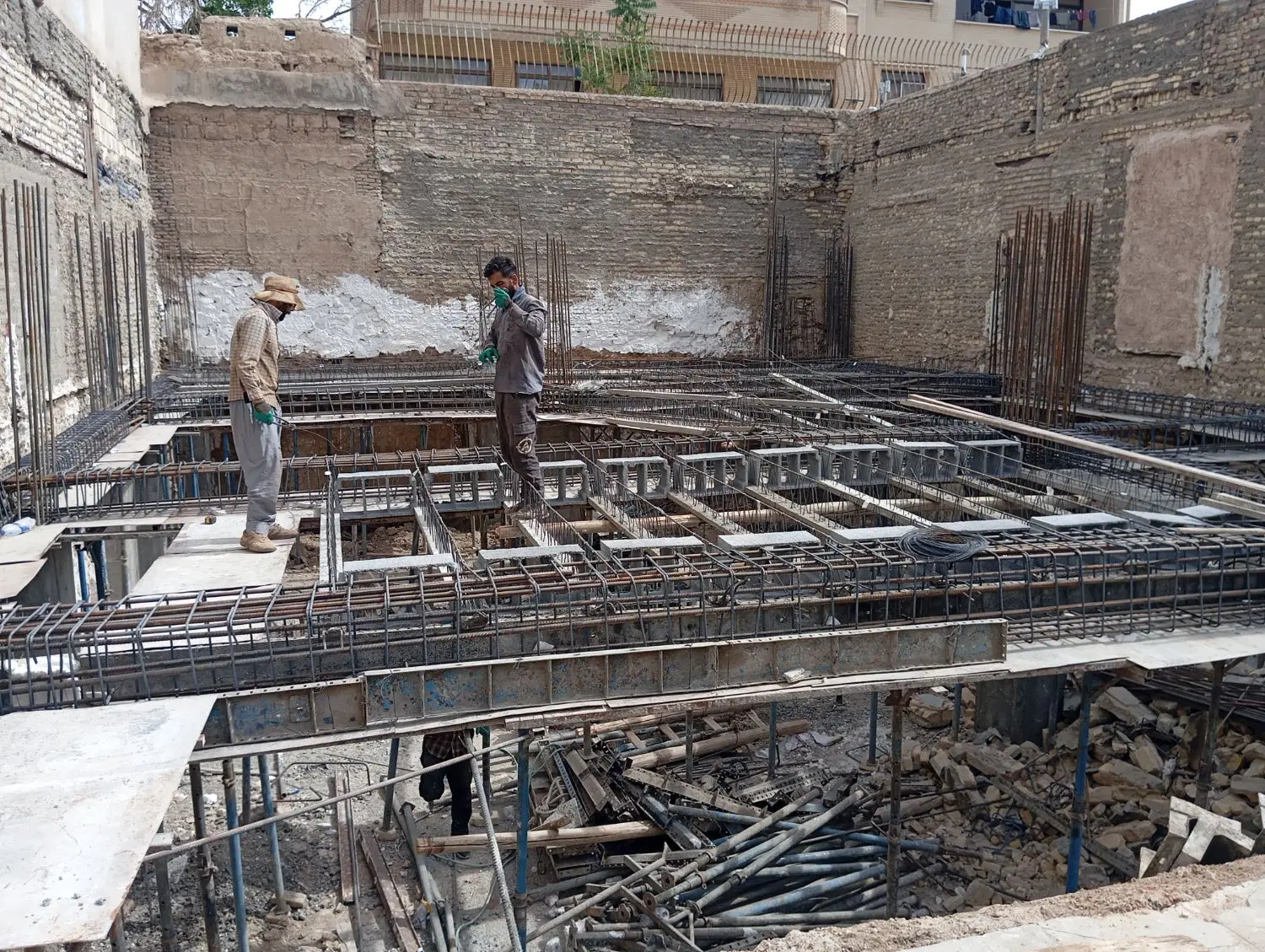 مشارکت در ساخت انجام میشود