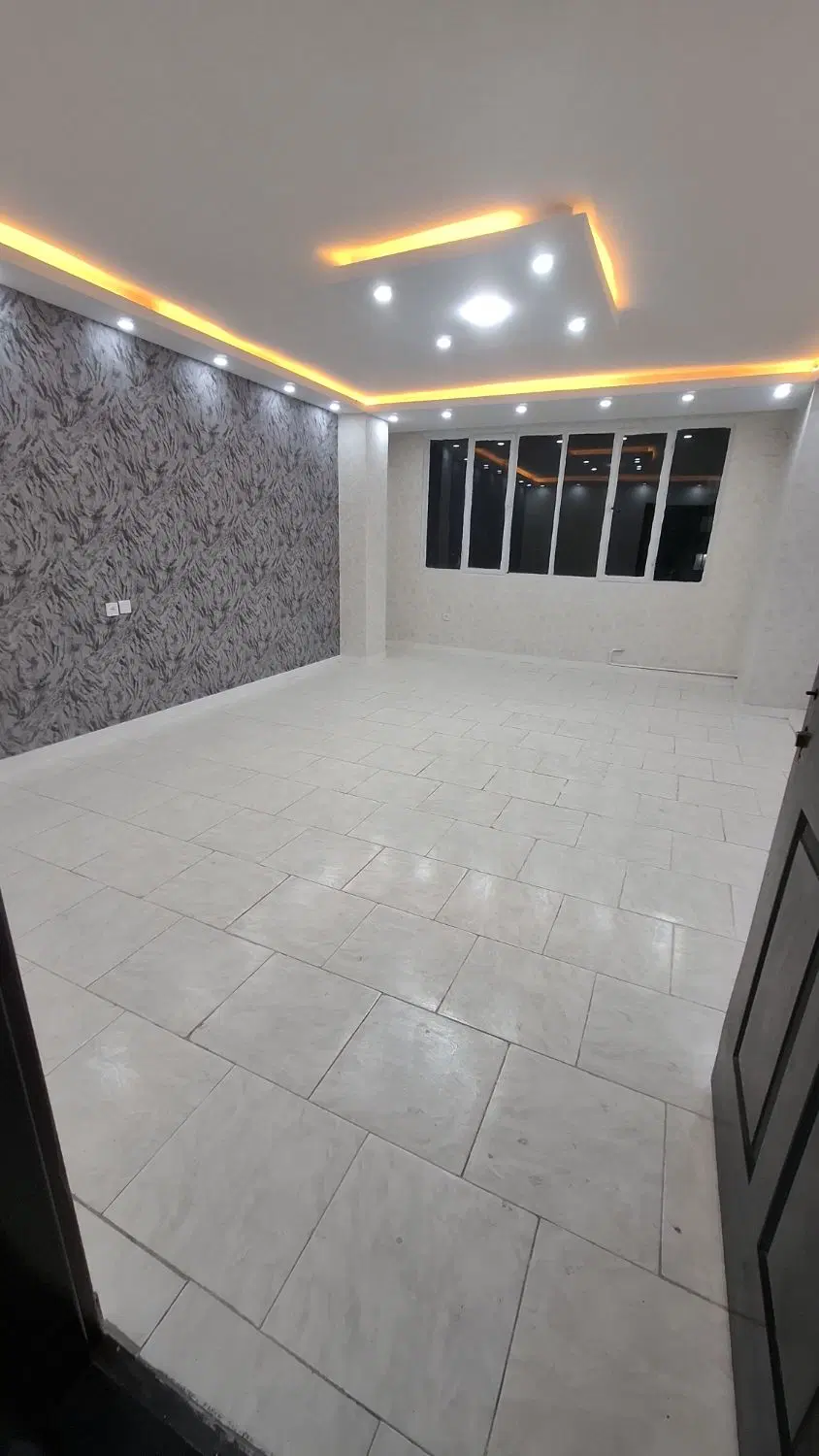 آپارتمان با پارکینگ اختصاصی کمالشهر