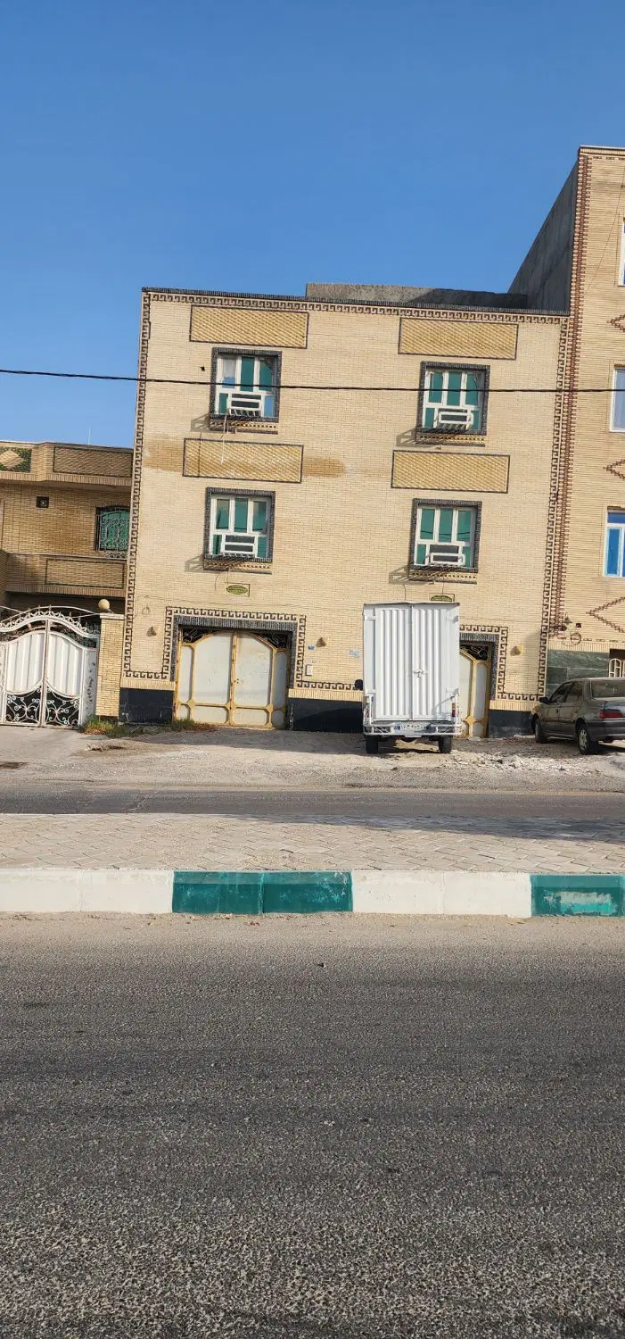 ساختمان ۴ واحدی بر خیابان نریمان