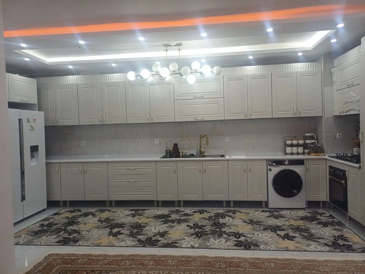ساختمان روشنک 8