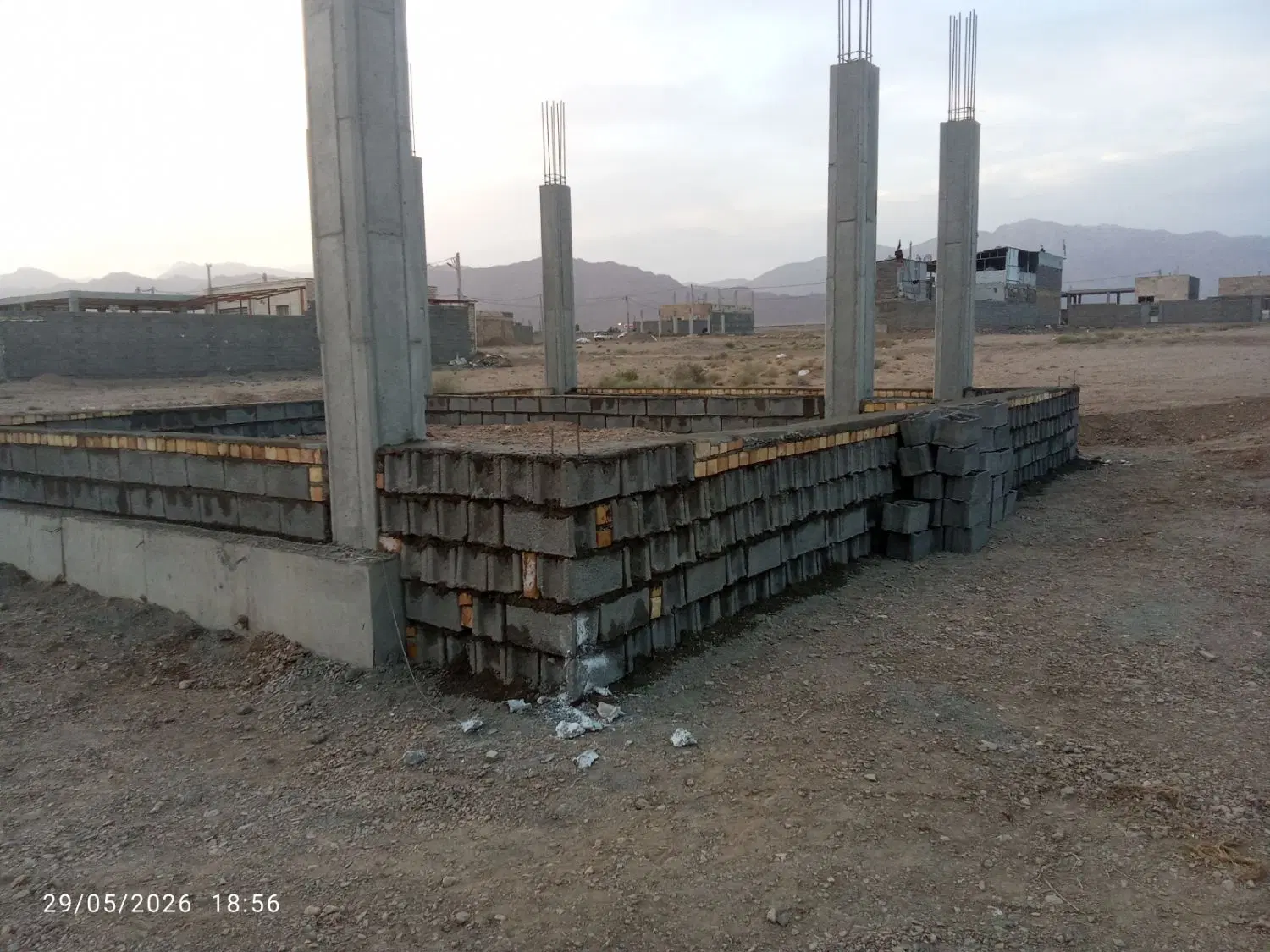 ساختمان نیمه کاره دهملا