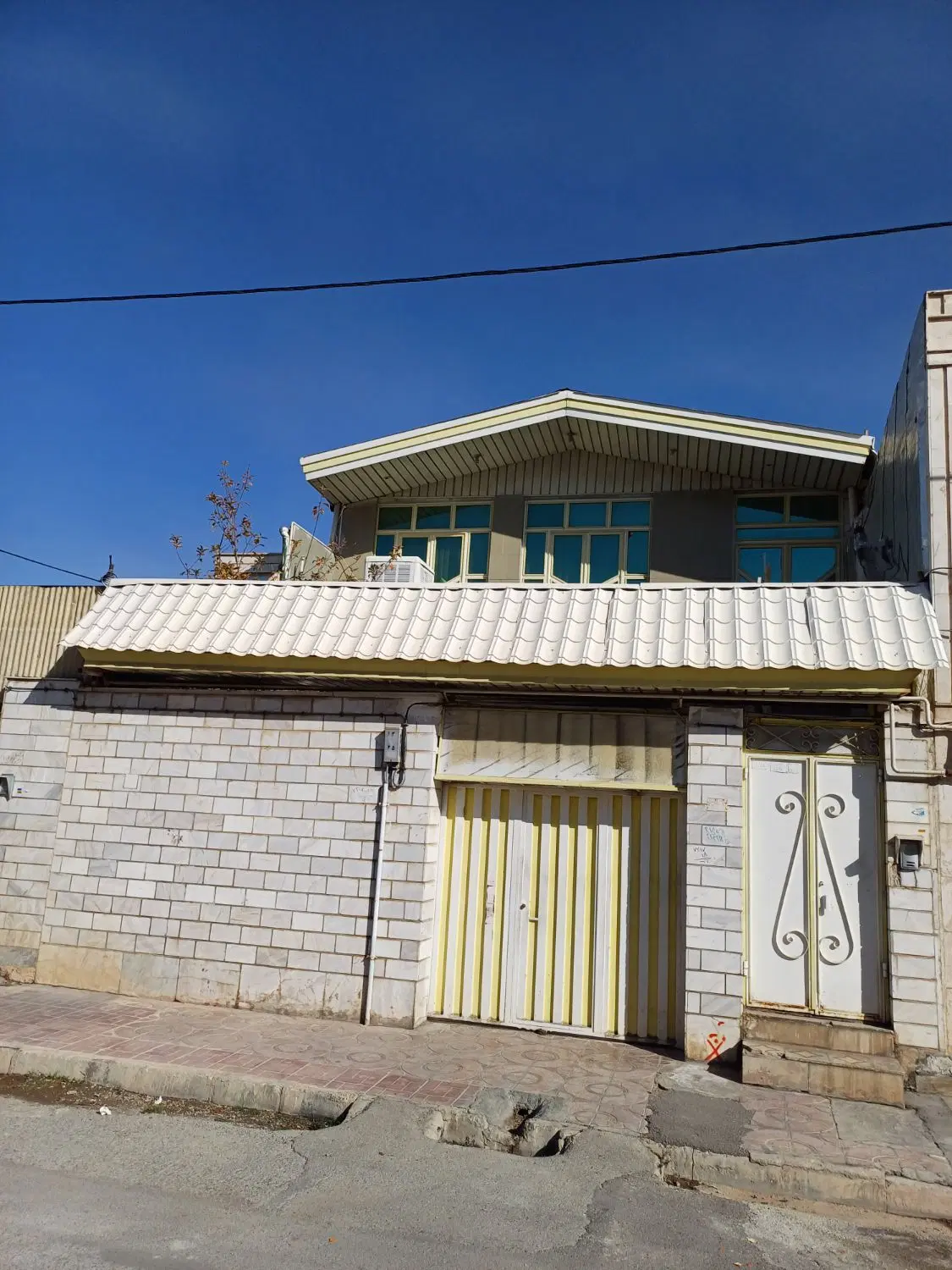 ۲۹۰ متر آزادگان_دو طبقه مستقل ویلایی_غرق در نور