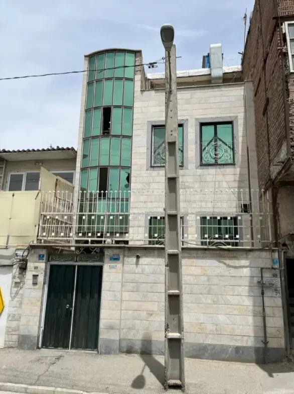 دو طبقه بازسازی شده با توجیه ساخت بالا