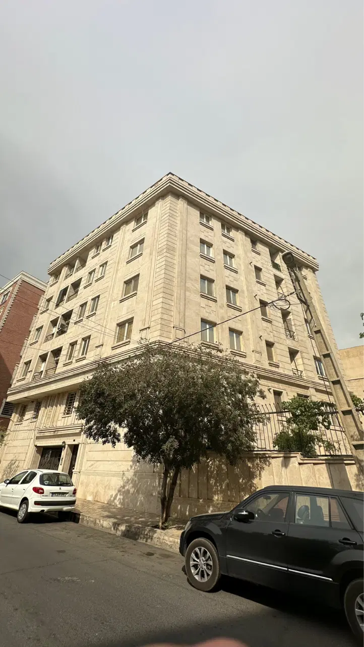 ۸۵ متر سالن پرده خور (فول امکانات) مهران_ تراورتن
