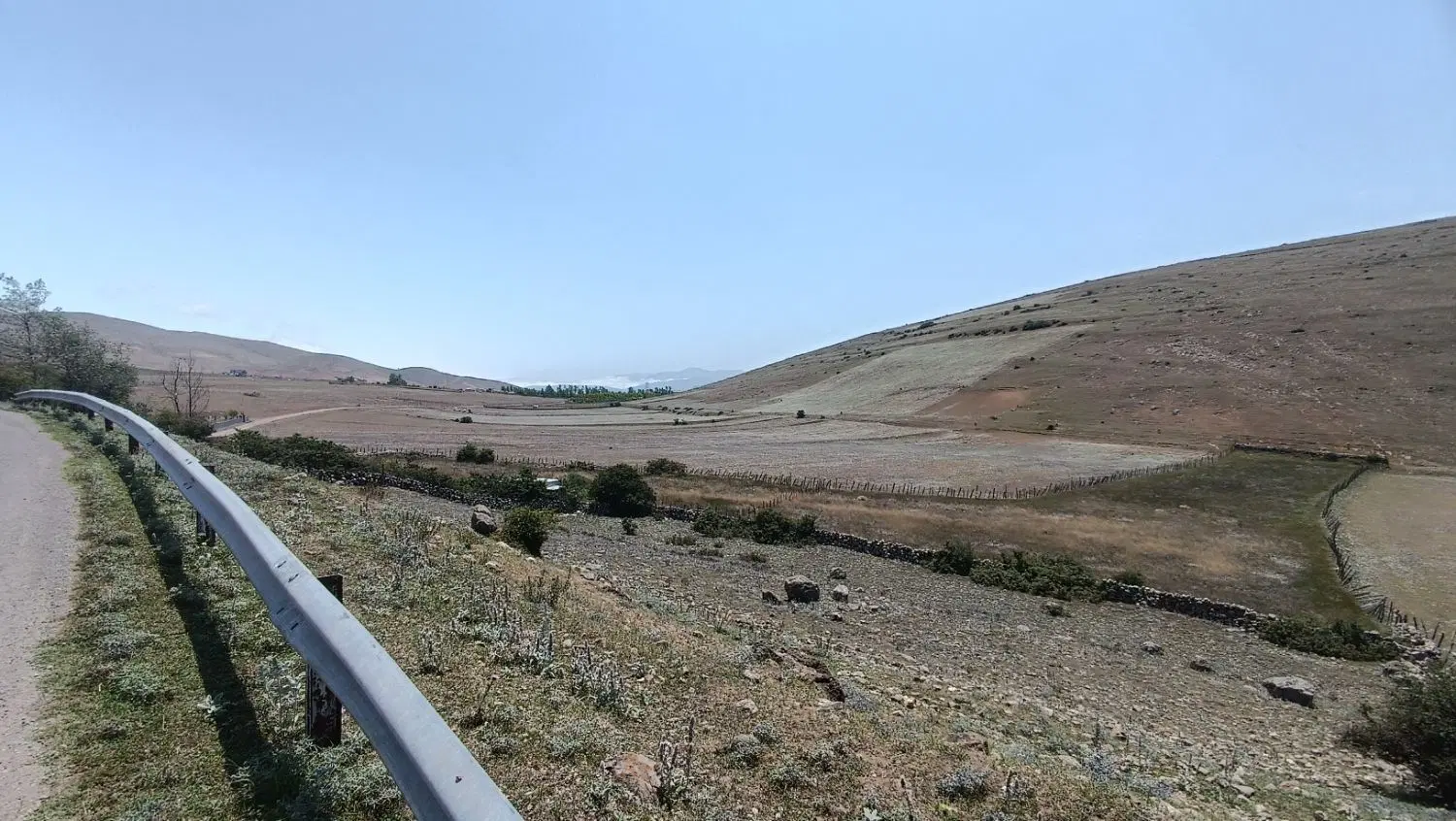 فروش یک قطعه زمین بر جاده آسفالته