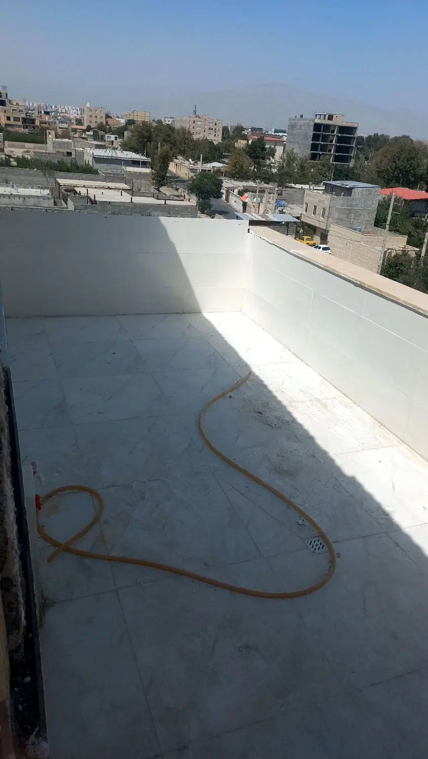 واحد ۸۴ متری ، دوخواب ، نوساز ، خام