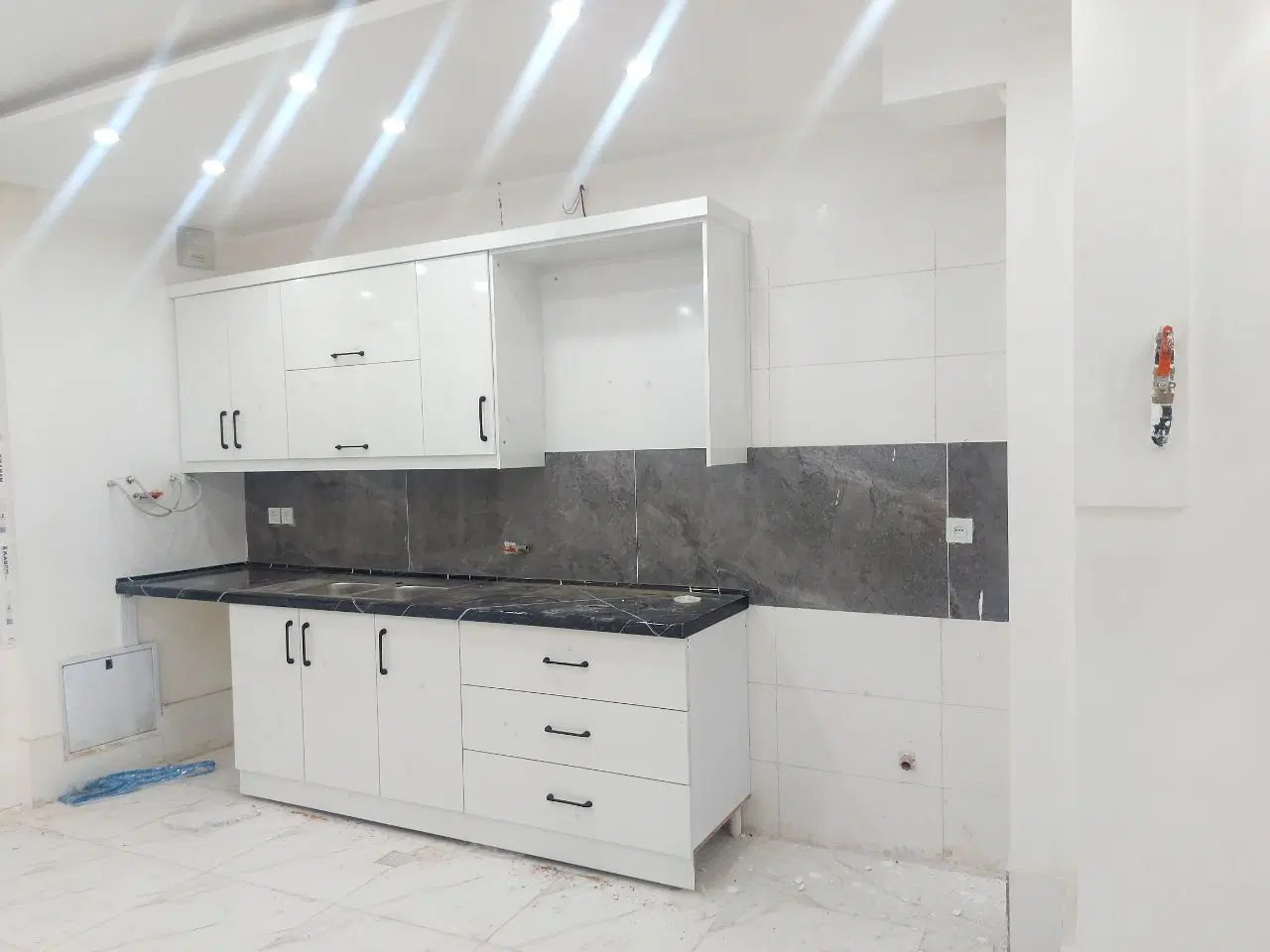 خانه صفرکلیدنخورده باپشت بام (حیاط اختصاصی)