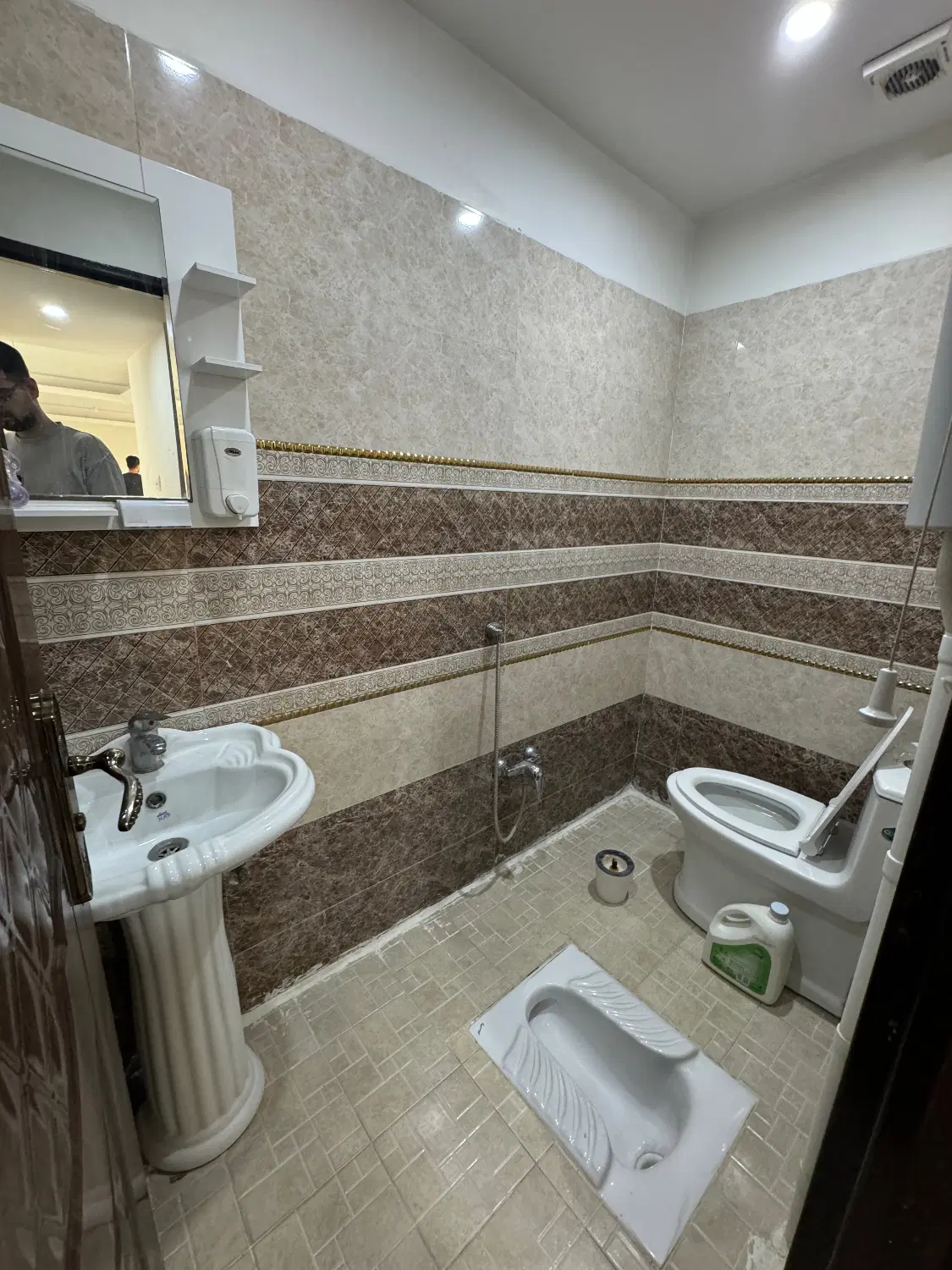 ۱۳۵مترآپارتمان تک واحدی۲خواب پارکینگ آسانسور