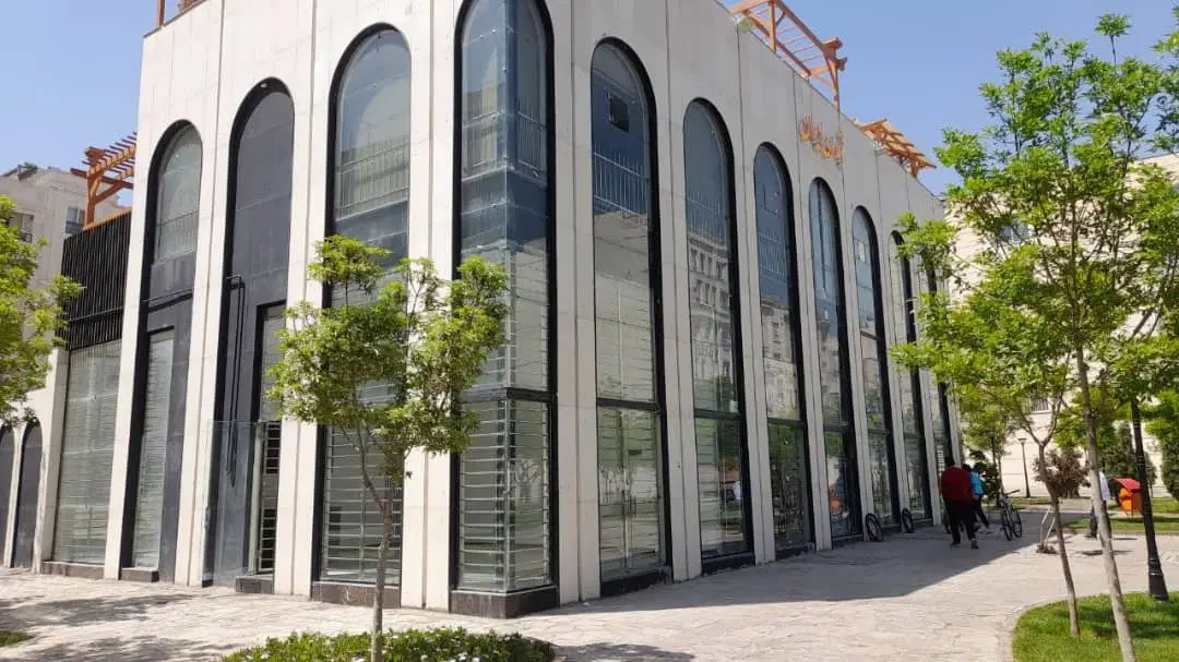 800 متر زمین دور دیوار _ شاهنامه _ تاپ لوکیشن