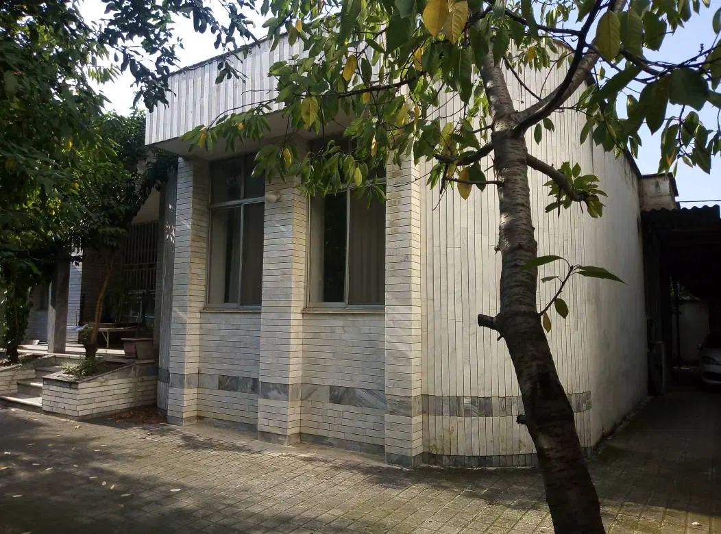 فروش  ویلایی موقعیت تجاری واقع در معلم لوکیشن عالی