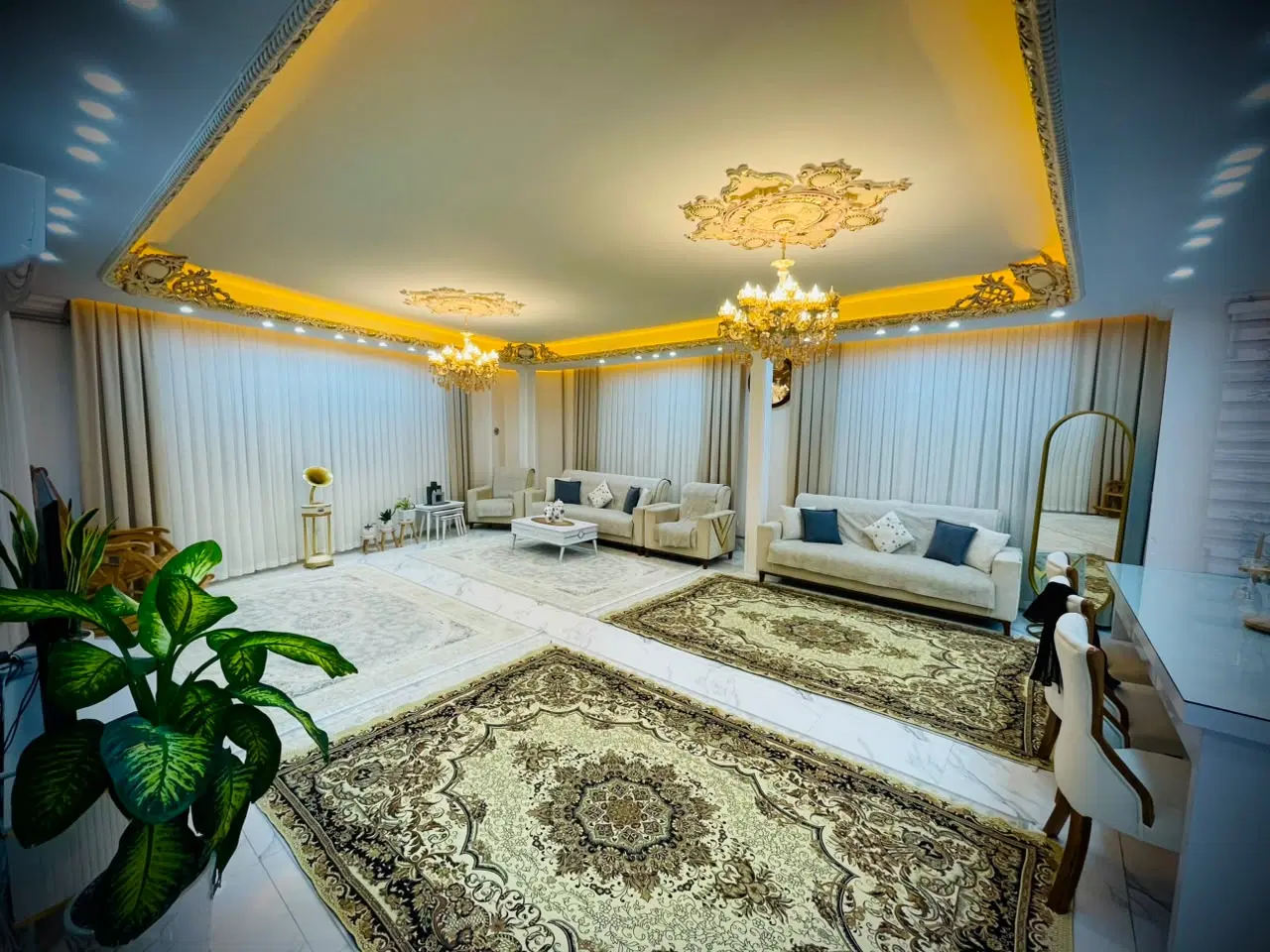 ساختمان لوکس