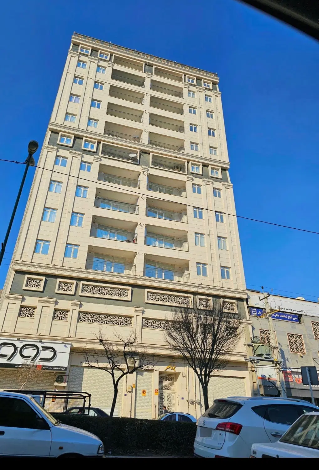 برج بزرگمهر بدون دیوار مشترک