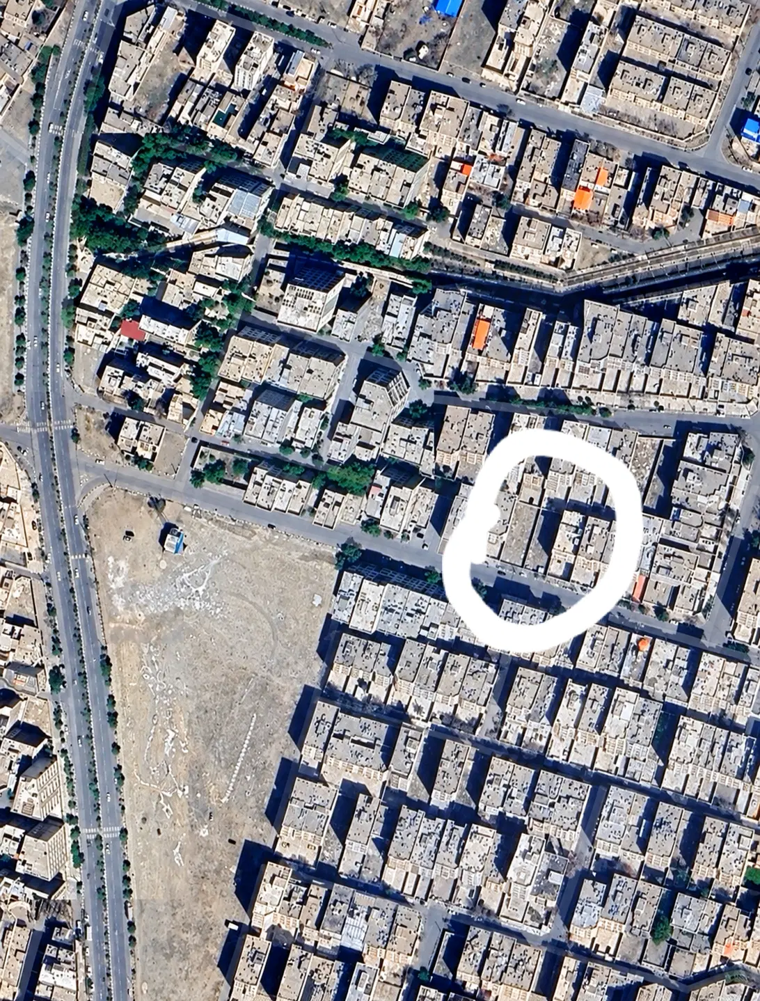 ۳۶۰ متر  حاشیه خیابان ۲۰ متری