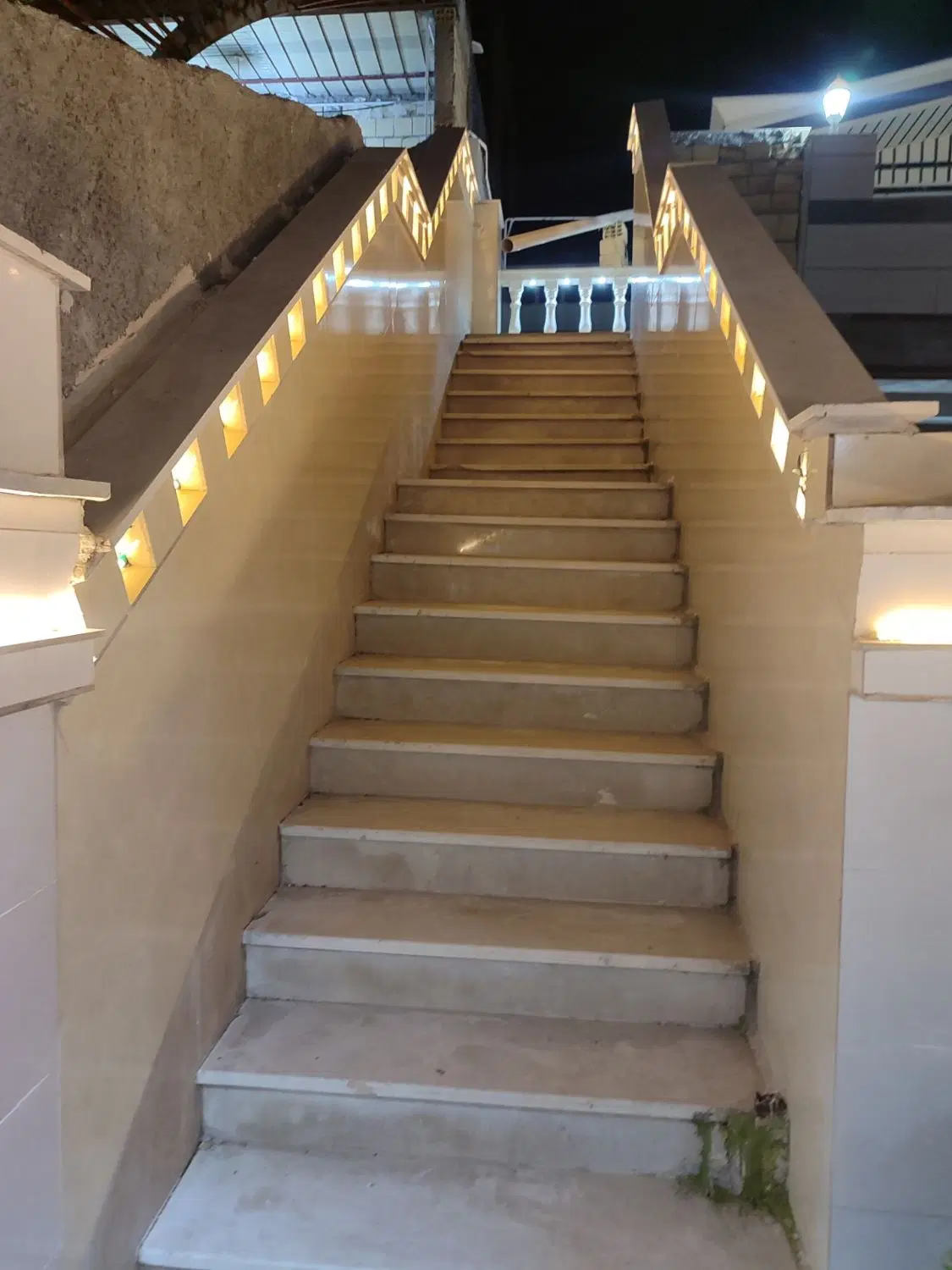 ساختمان مسکونی ابباریکی