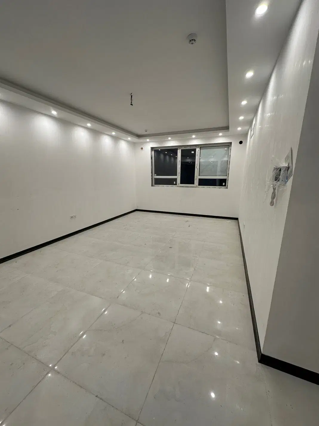 فروش اپارتمان ۸۳متردو خوابه نوساز بدون مشرف