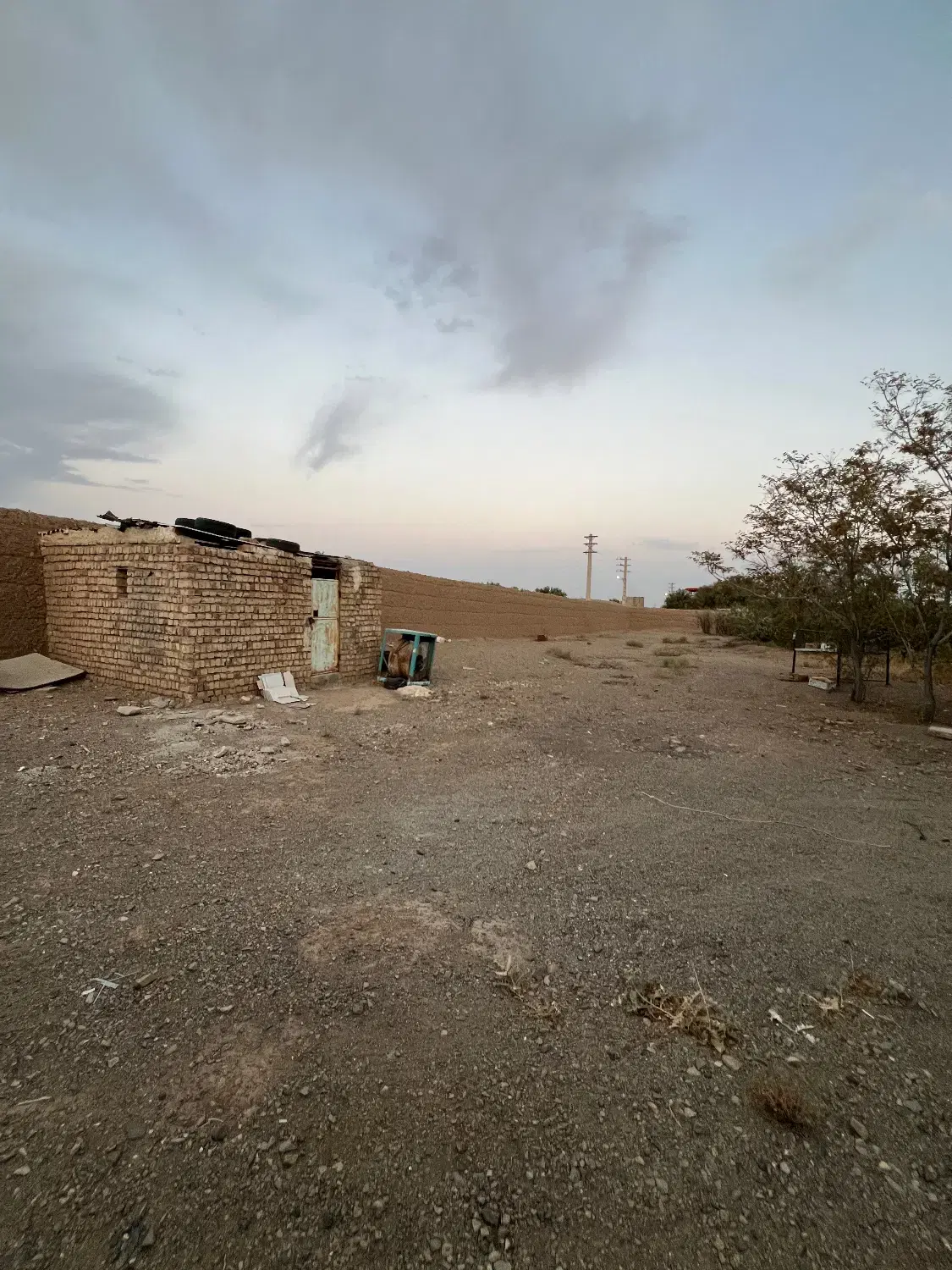 زمین ۴ دیواری باغی