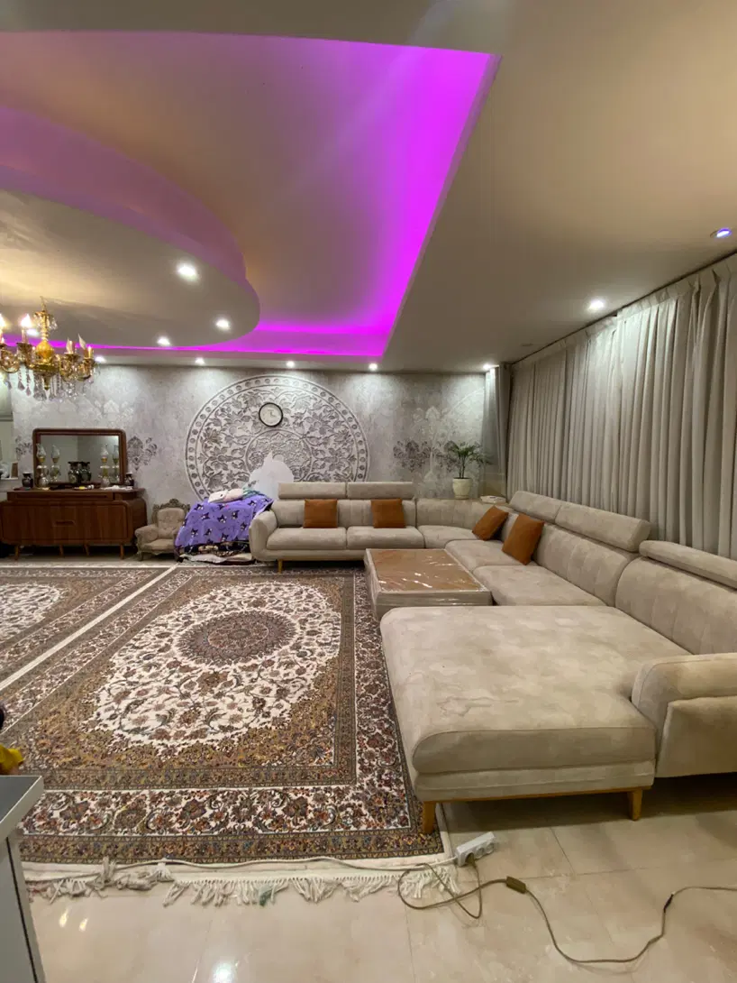 ۱۰۰ متر رو به نما_ دور تا دور نو‌ر_ مالک هستم