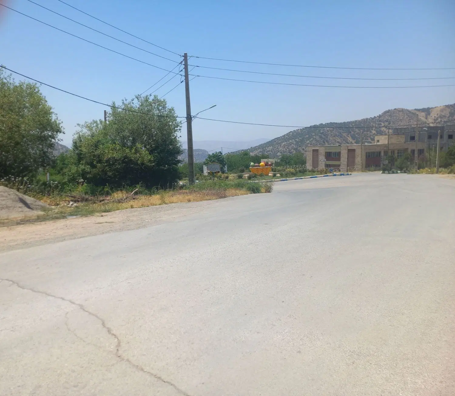 زمین واقع در سیسخت ، نبش میدان شهید نجفی