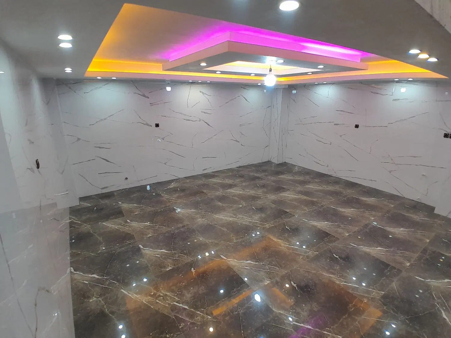 واحد تجاری مغازه لوکس و خاص _ ۶۶ متر + ۳۳متر بالکن