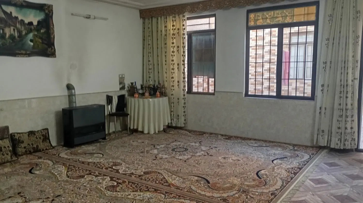 خانه  زیبا  سه خوابه حیاط و پارکینگ دار