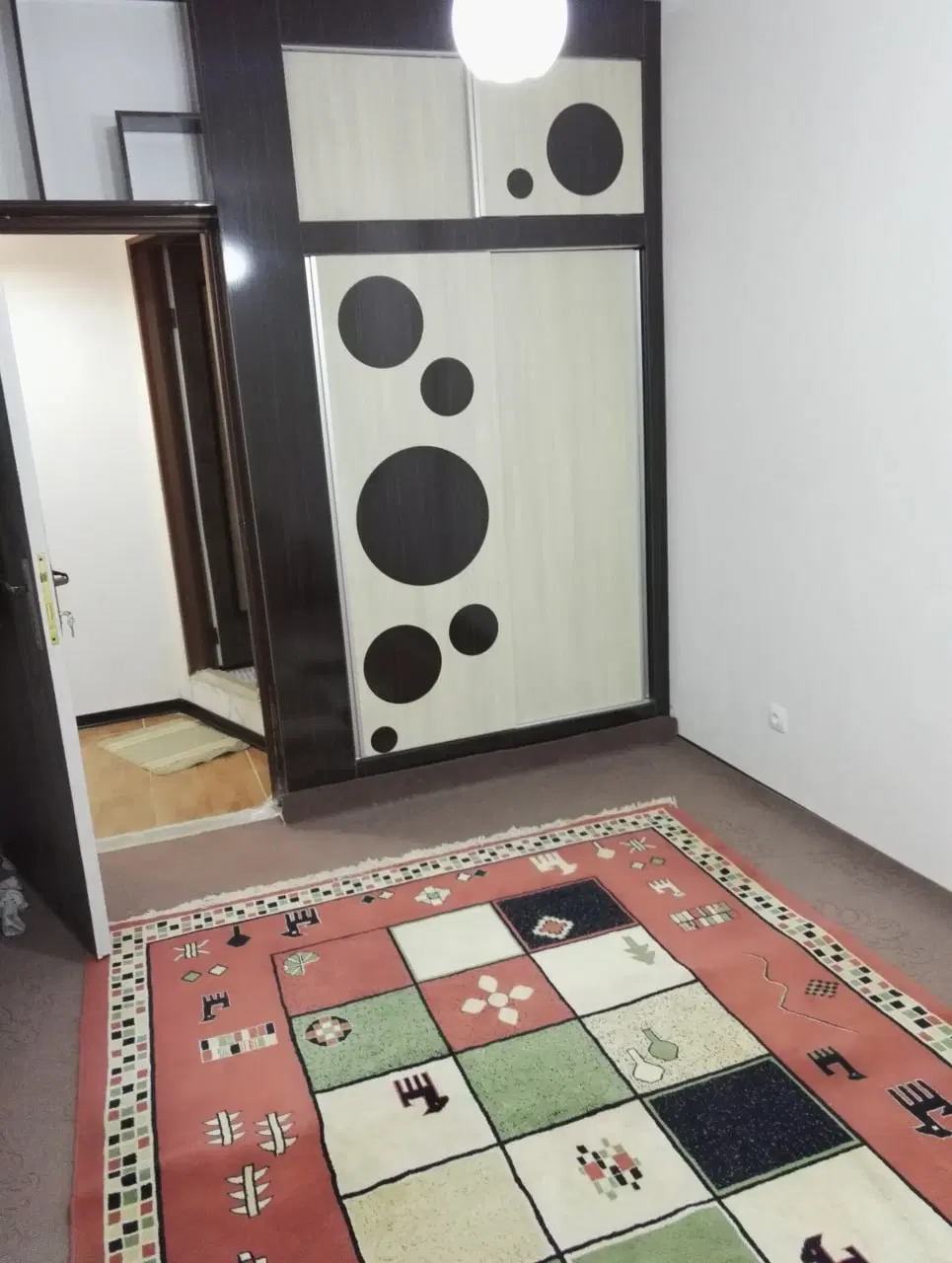 یک واحد آپارتمان دو خوابه