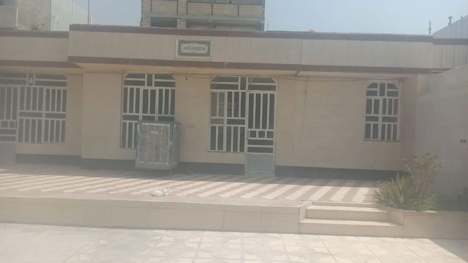 منزل قدیمی ستون دار
