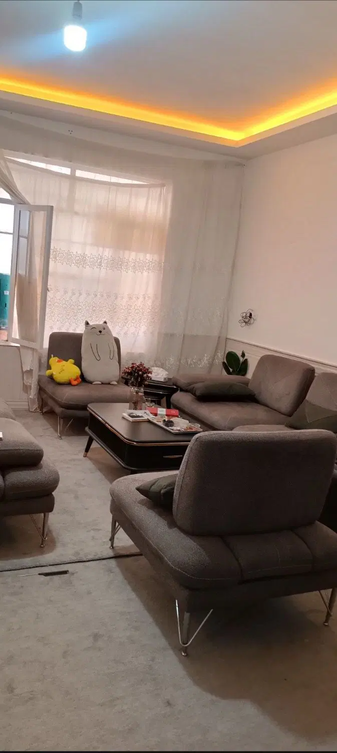 اجاره ای  پنجراه  جمهوری 2شقایق2  مجتمع ابان