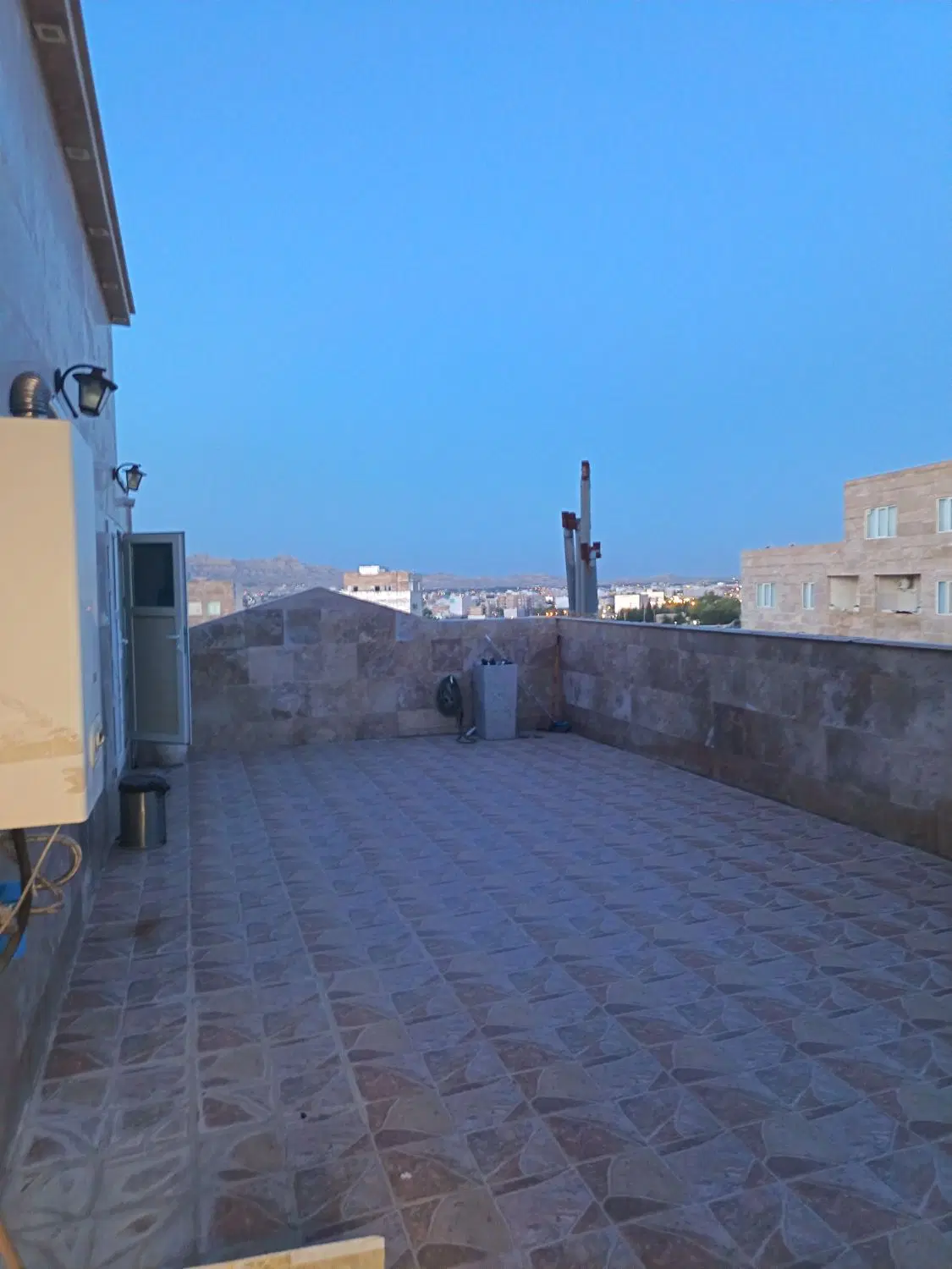 آپارتمان ۲ خوابه حیاط دار