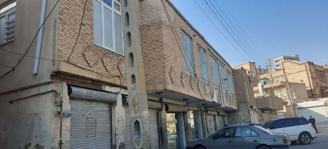 ۳ باب مغازه مجاز  با  یک طبقه مستقل ۱۳۰ متری