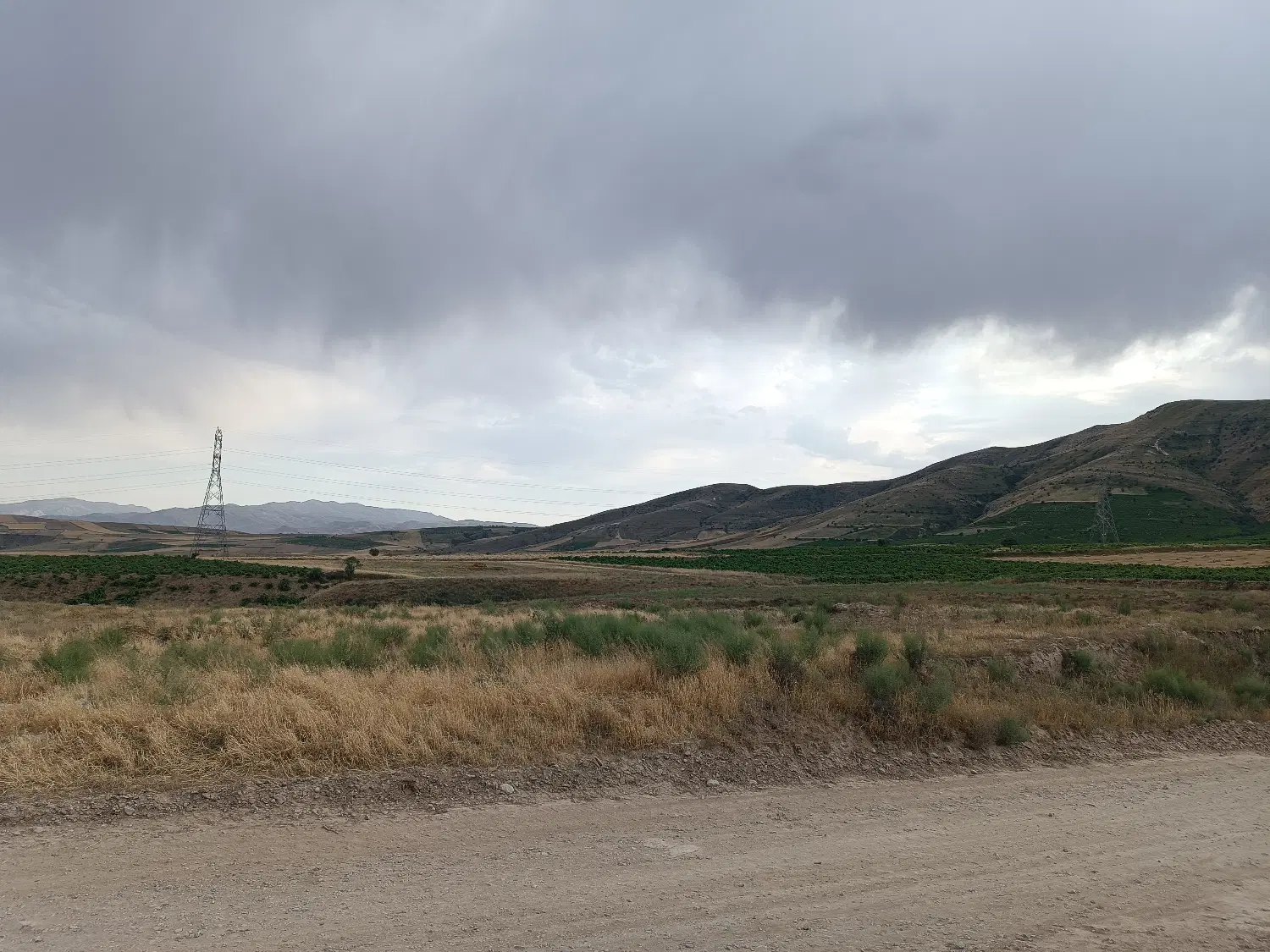 ۳۰۰ متر زمین در داخل روستای لنگر