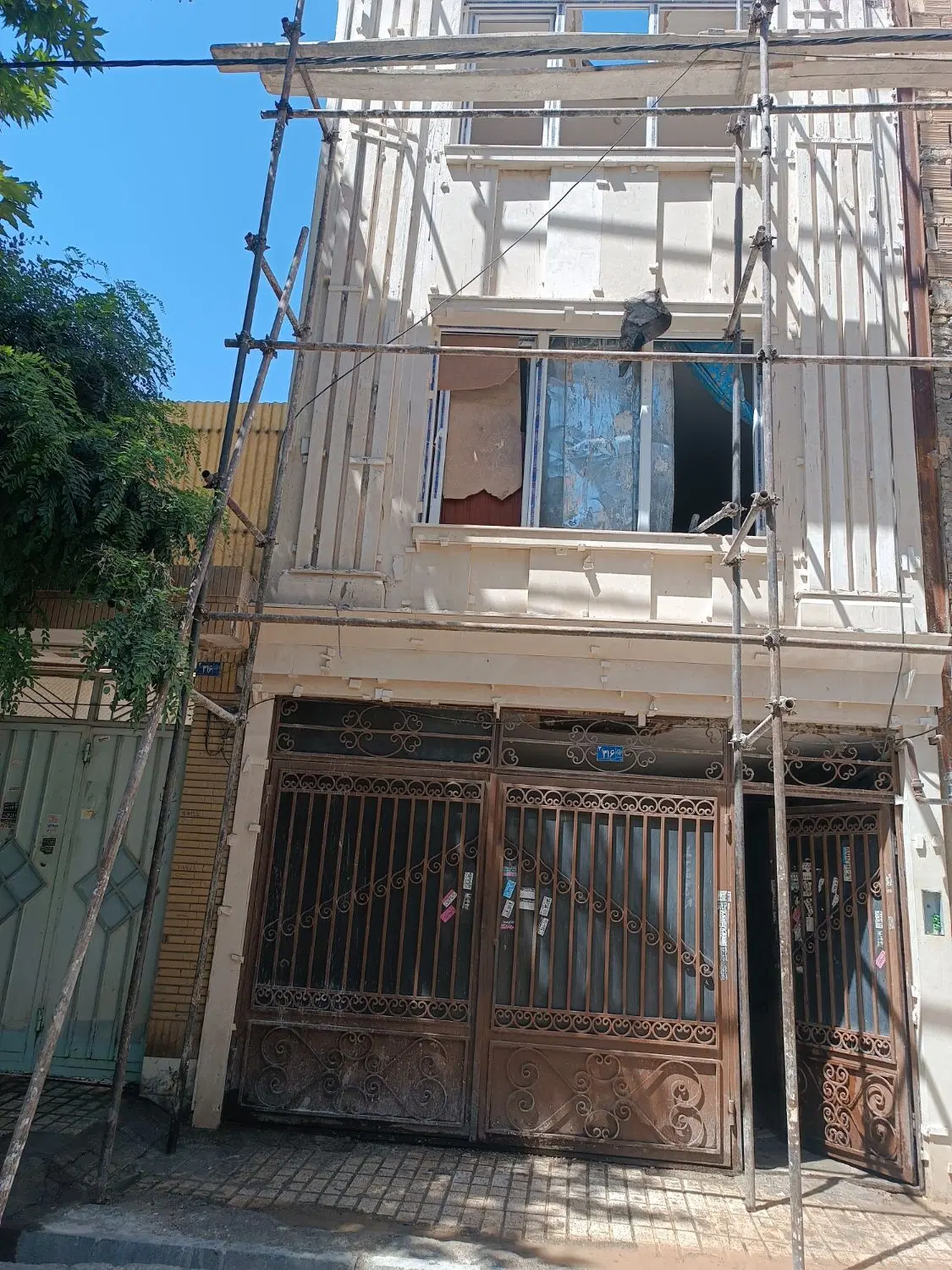 آپارتمان نزدیک به حاشیه کریمی