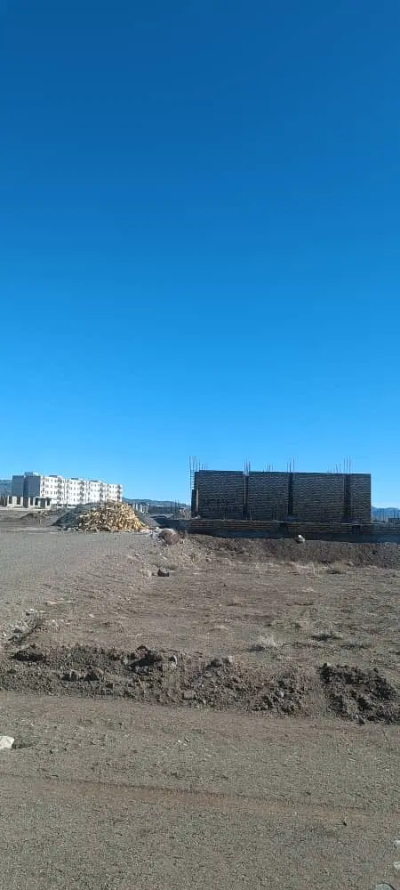 زمین نیمه ساز سه فرزندی