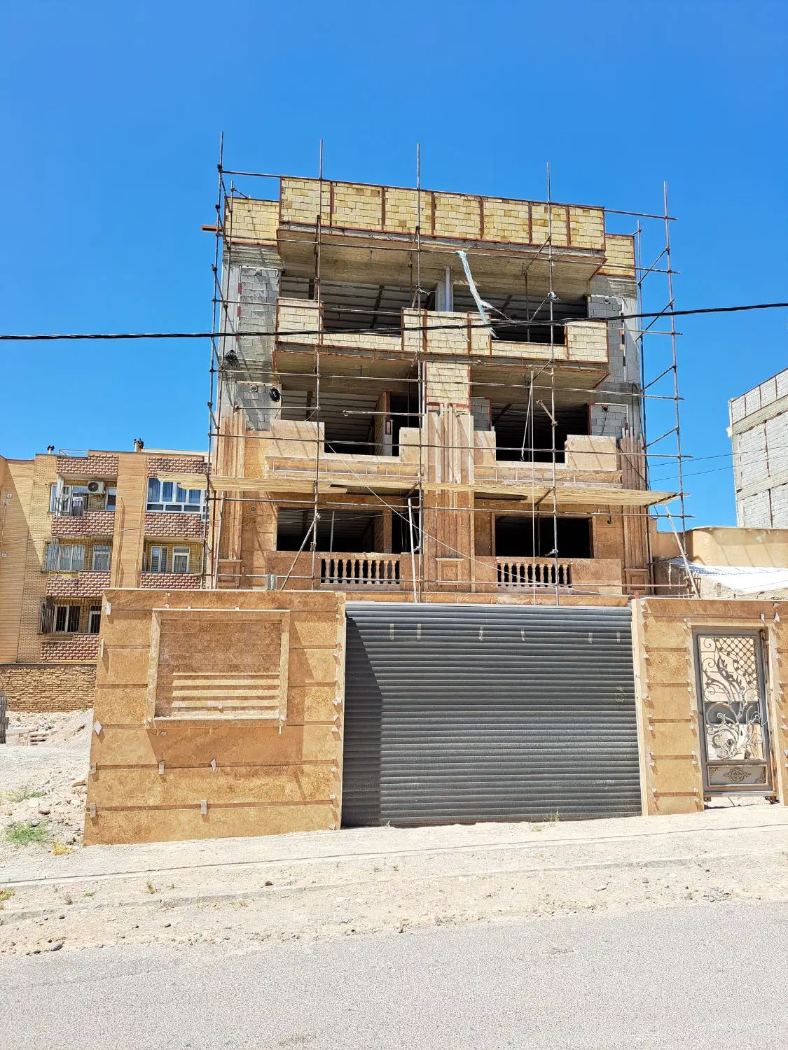 فروش آپارتمان ۸۳ متری سهند پشت شهرداری فاز ۲