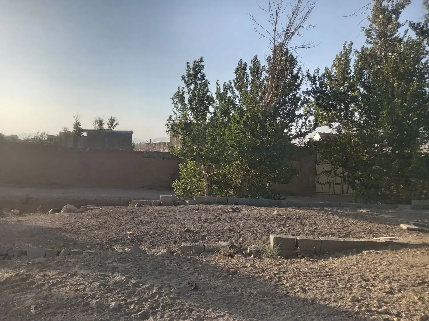 زمین پاک کرده به متراژ 160 متر عقب نشینی شده