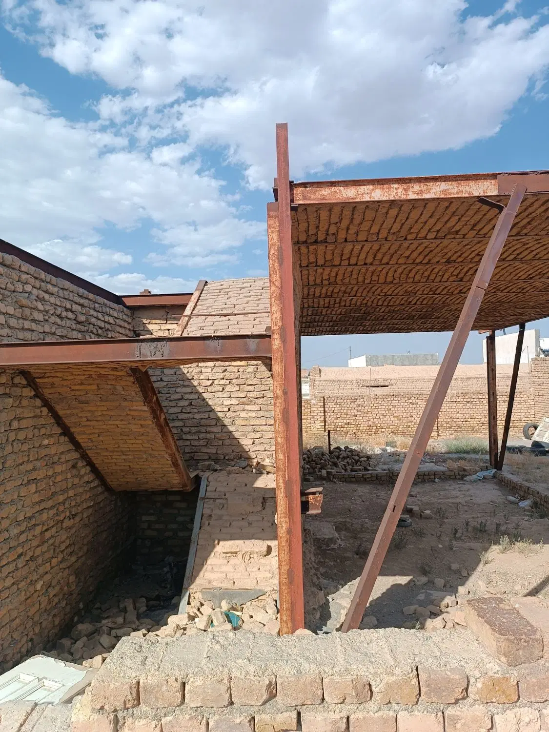 خانه نیمساز سوسن اباد