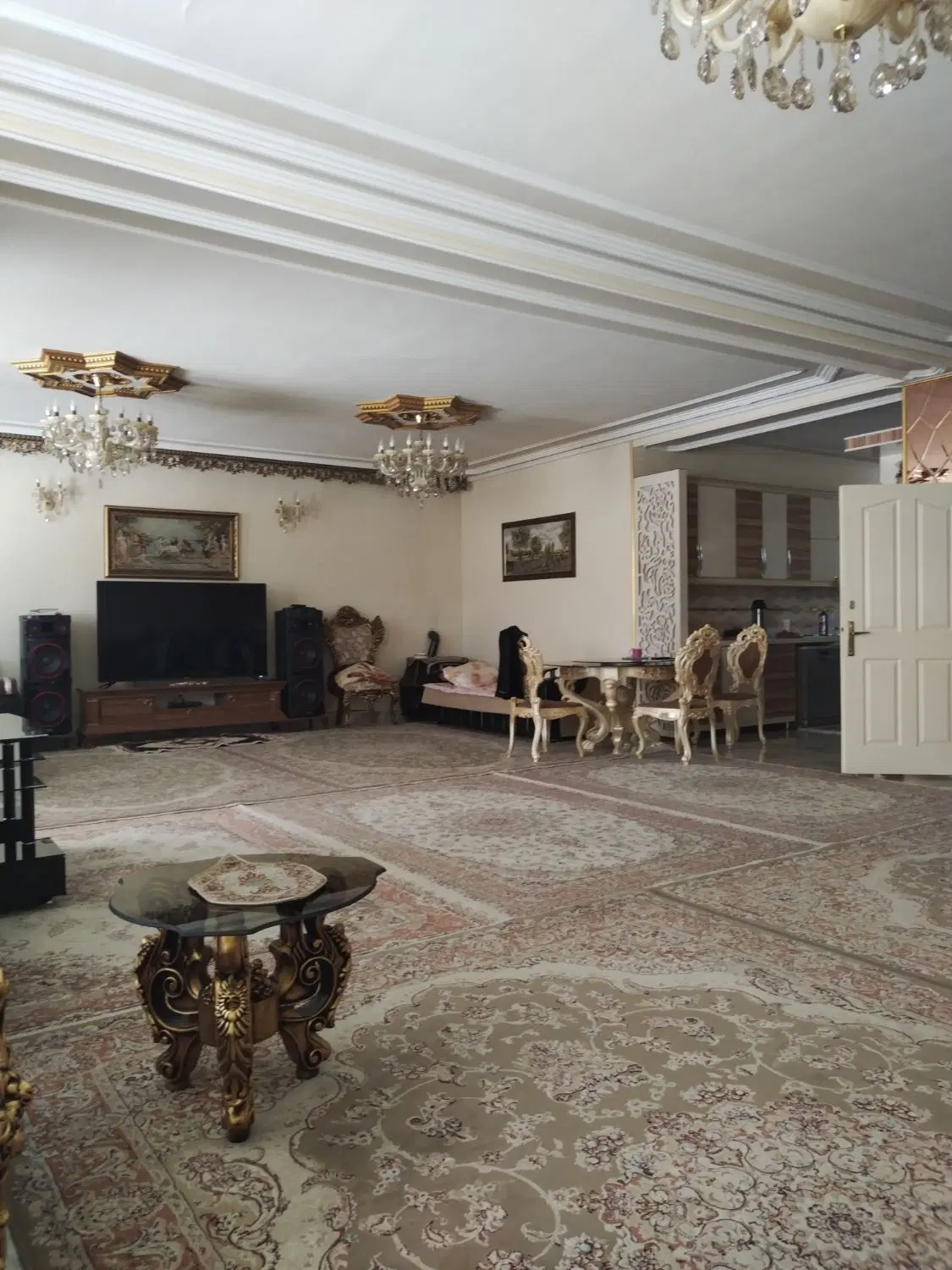 حیاط ویلایی یک و نیم طبقه میدان شهرداری