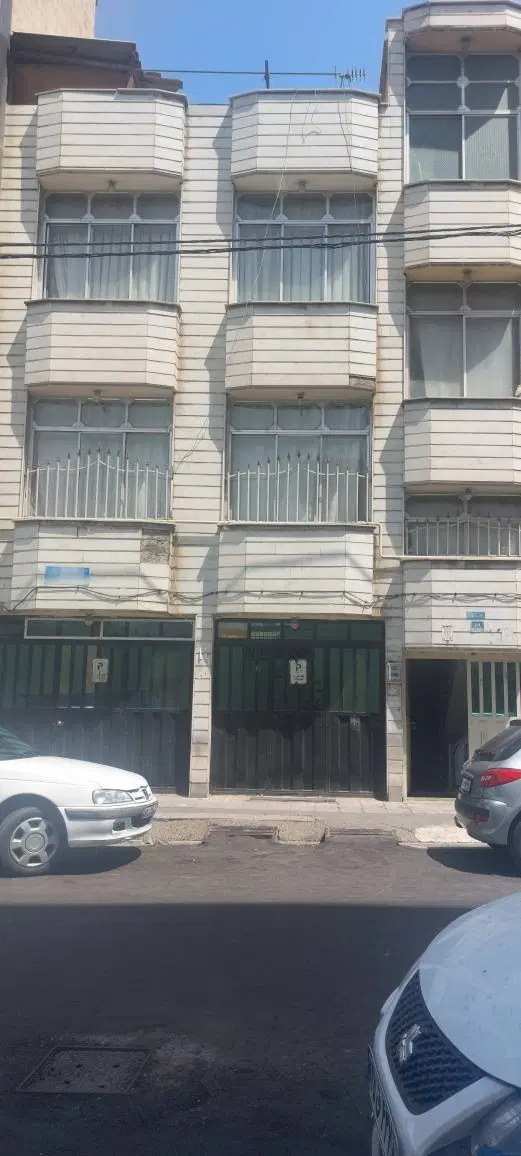 فروش خانه ۳طبقه با زیرزمین بر خ سهیل شهرری