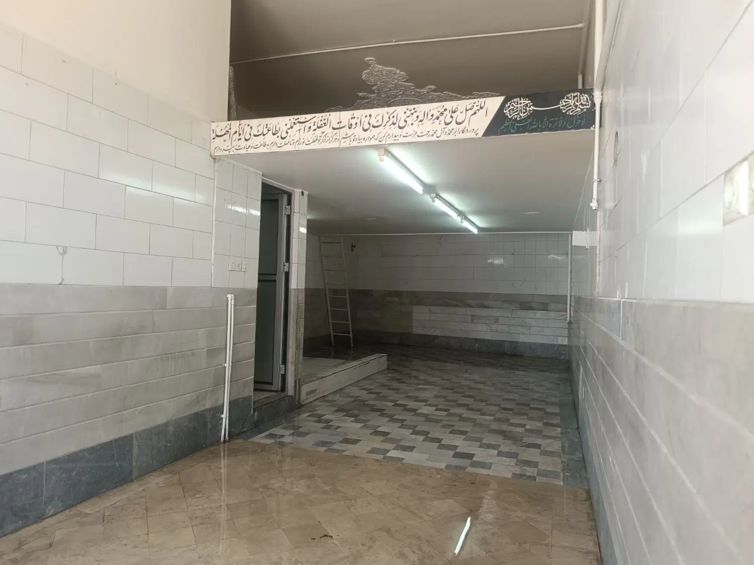 اجاره مغازه ۵۰ متری به همراه ۳۰ متر بالکن