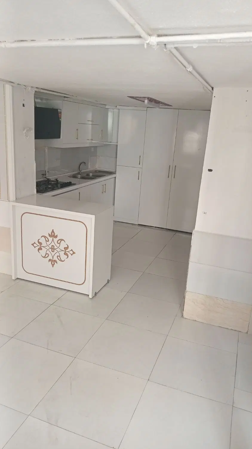 تجاری مسکونی حاشیه خیابان اصلی مطهری