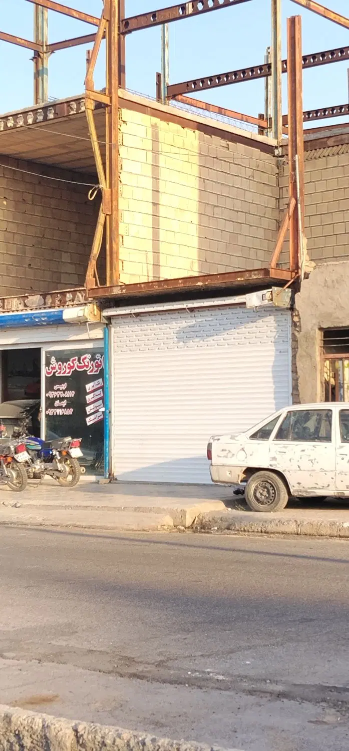 مغازه تقریباً شصد پنج متر