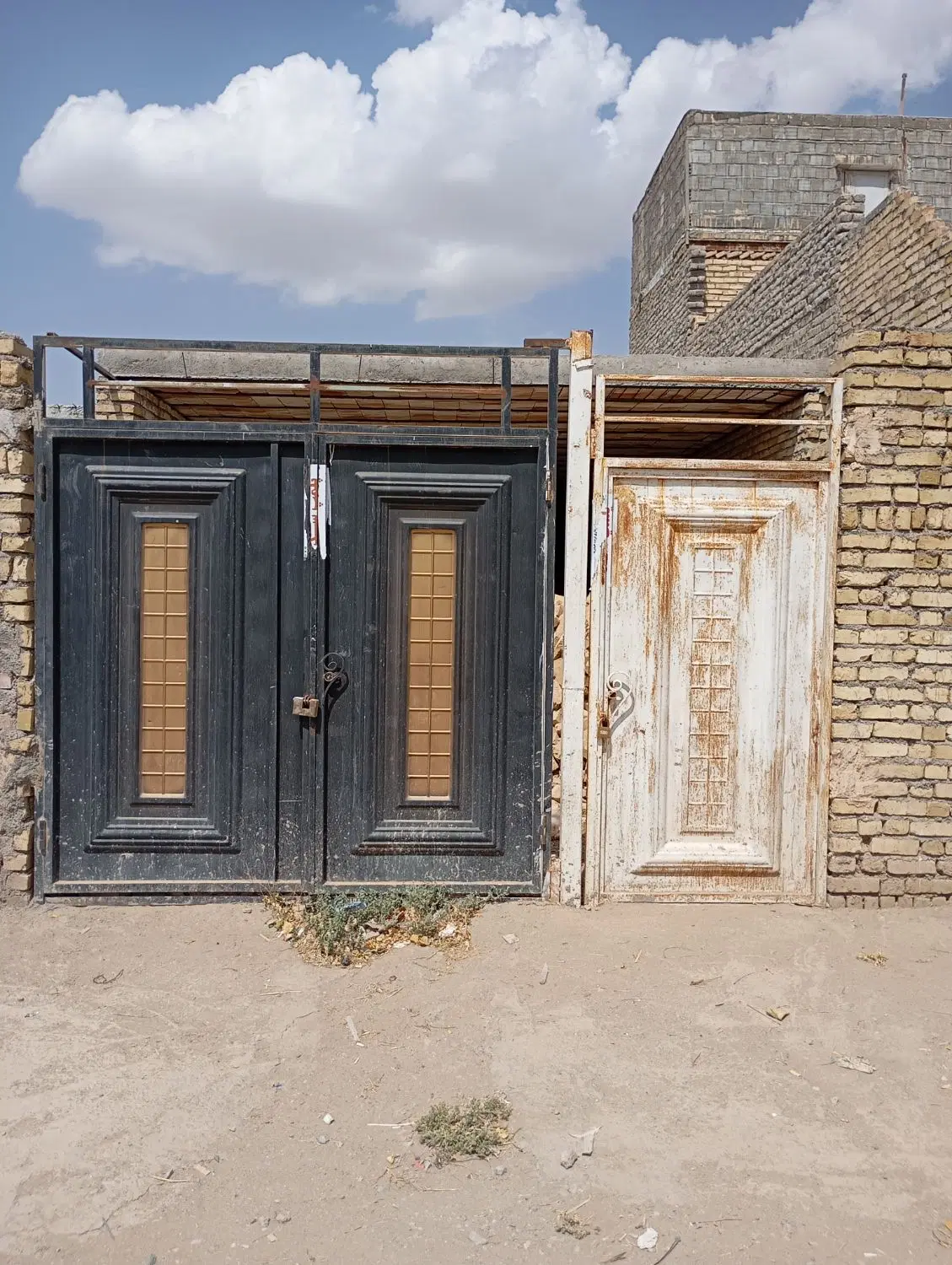 زمین نیمه ساز فروشی۱۰۵متری