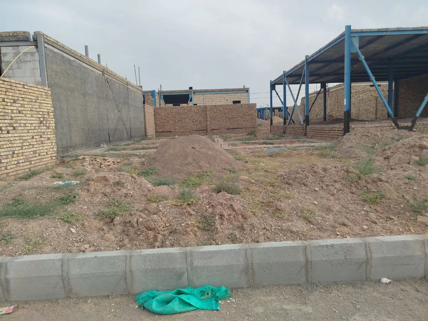 زمین مسکن